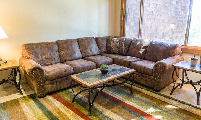 Truckee Hotel | Ski Trails 4024