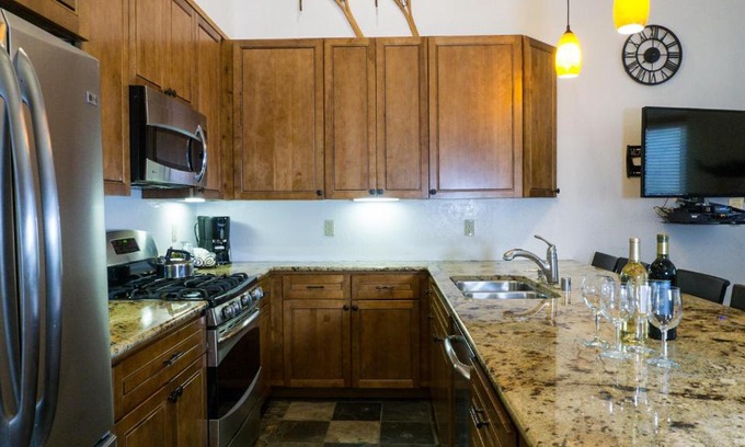 Truckee Hotel | Ski Trails 4058