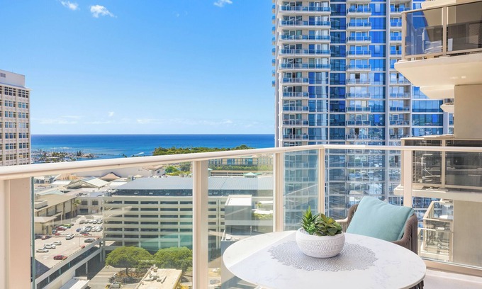 Ala Moana Condo | Sky Ala Moana Luxury Getaway with Ocean-City Views & Amazing Resort Amenities