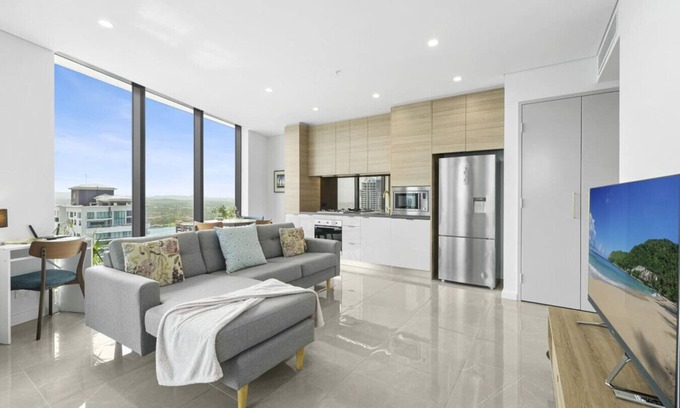 Surfers Paradise Apartment | Sky-High Beachside Condo - Pet Friendly