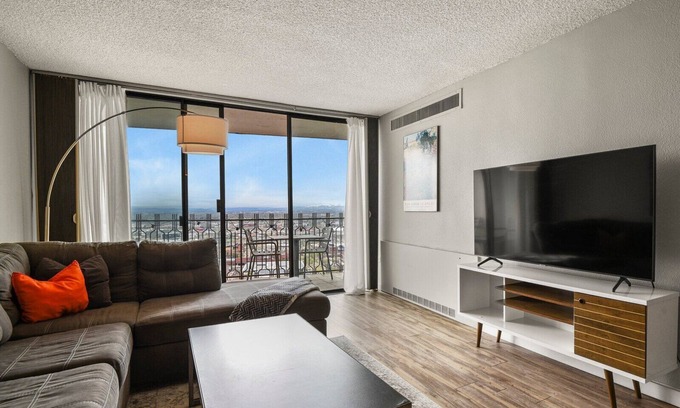 Downtown Denver Apartment | Sky-High Downtown Denver Studio | Pet Friendly!