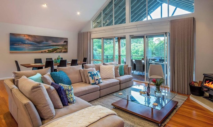 Yallingup House | Sky View Elevated Estate with Resort Style Pool