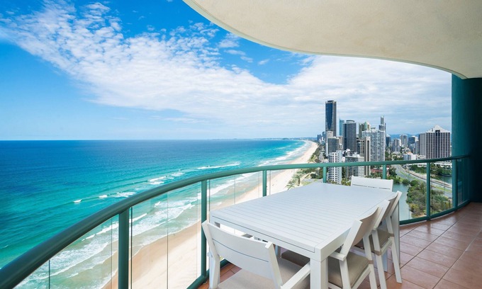 Main Beach Apartment | Skyhome Sub Penthouse 3 Bedroom Ocean View