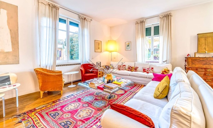Trastevere Villa | Skylife Rainbow Retreat
