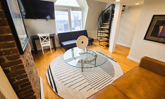 Mount Washington Apartment | Skyline at Your Door - Studio with a View