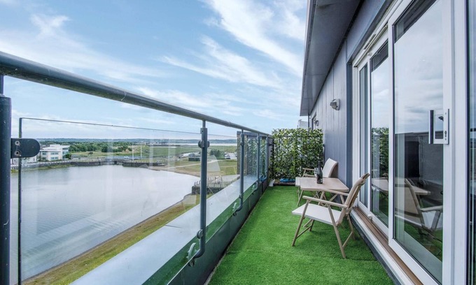Llanelli Apartment | Skyline Duplex Penthouse - 3 Bedroom - Llanelli