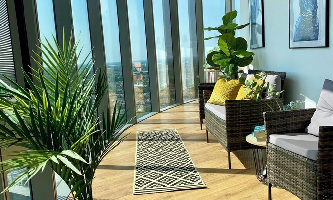 London Borough of Hounslow Apartment | Skyline Views, Boutique 2-Bed, 2-Bath, West London Apartment