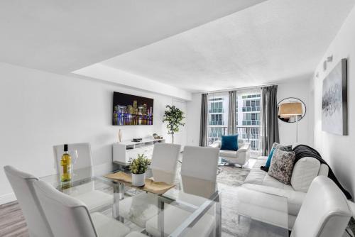 Brickell Apartment | Skyline Water View 2BR Apartment free parking