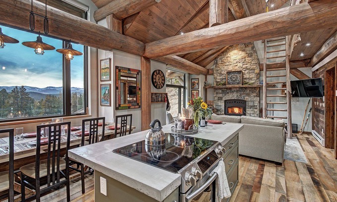 Coal Creek Cabin | SkyRun Cabin - Stunning Mountain Views & Fire Pit