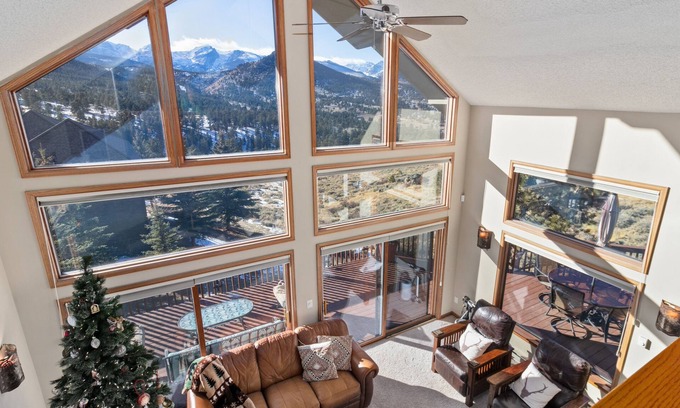 Windcliff Estates House | Skyview Luxury Vacation Rental By Windcliff Homes 5 Bedroom Home by RedAwning