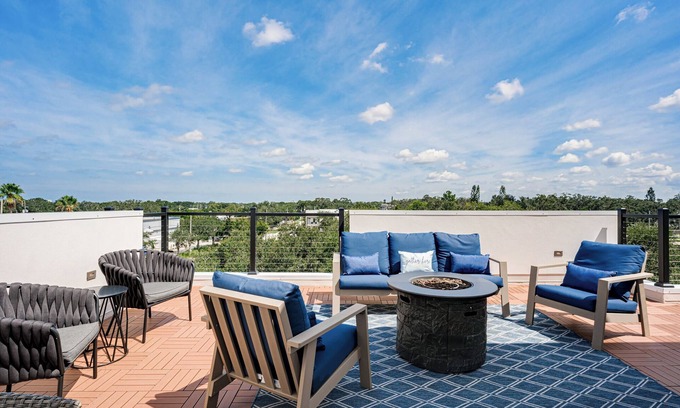 Largo House | Skyview Retreat - Luxury Townhome W/Rooftop Views