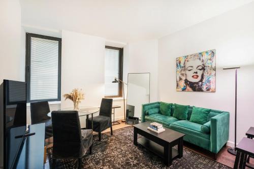 Financial District Apartment | Sleek 1-Bedroom in the Financial Dsitrict