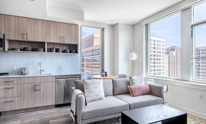 Crystal City Apartment | Sleek Crystal City 1BR w/Pool, Gym, W/D, 1 block to WF by Blueground