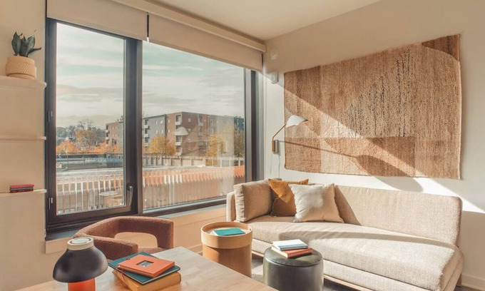 Old Fourth Ward Hotel | Sleek Getaway in Atlanta | Walk to Ponce City Market & Top Local Landmarks