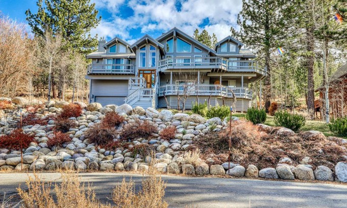 Truckee House | Sleek Hill Haven with Martis Valley Views