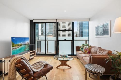 Melbourne Central Business District Apartment | Sleek Inner-City Flat in the Heart of Melbourne