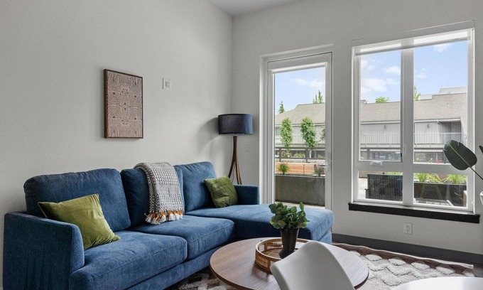 Totem Lake Apartment | Sleek Kirkland 1BR w/W/D, nr Groceries & Shopping, by Blueground