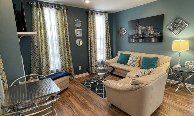 St. Gabriel Apartment | Sleek Modern Apartment near Tiger Stadium and L'Auberge Casino