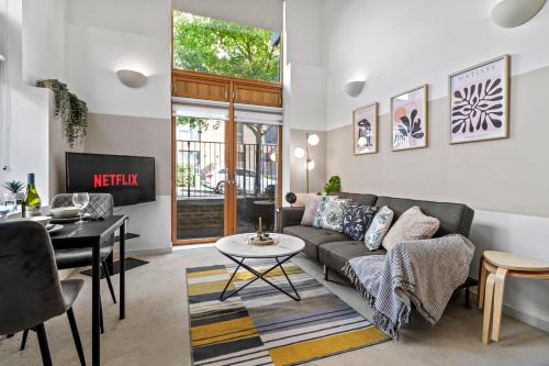 Milton Keynes Apartment | Sleek Modern City Apartment