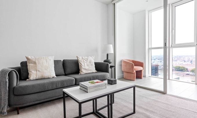 Vauxhall Apartment | Sleek Nine Elms 1BR w/Gym & Roof, nr Bars & Shops, by Blueground