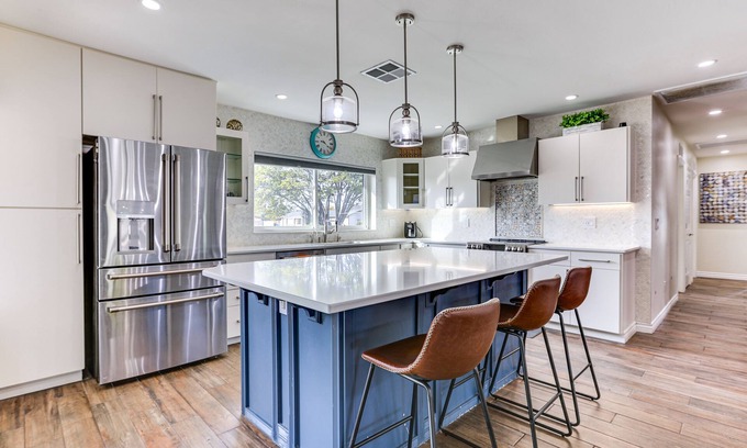 Paradise Valley Village Cottage | Sleek Phoenix Paradise w/ Outdoor Pool + Fire Pit!