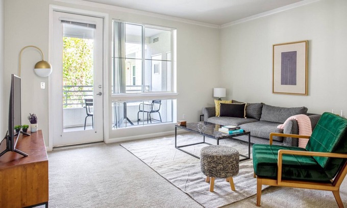 Central San Mateo Apartment | Sleek San Mateo 1BR w/ Pool, Parking, Clubhouse, Cinema, by Blueground
