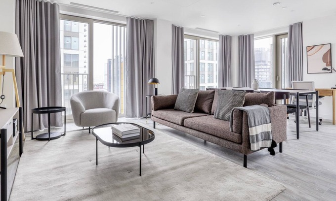 Stratford and New Town Apartment | Sleek Stratford 1BR w/ Security & Gym, nr Train Station, by Blueground