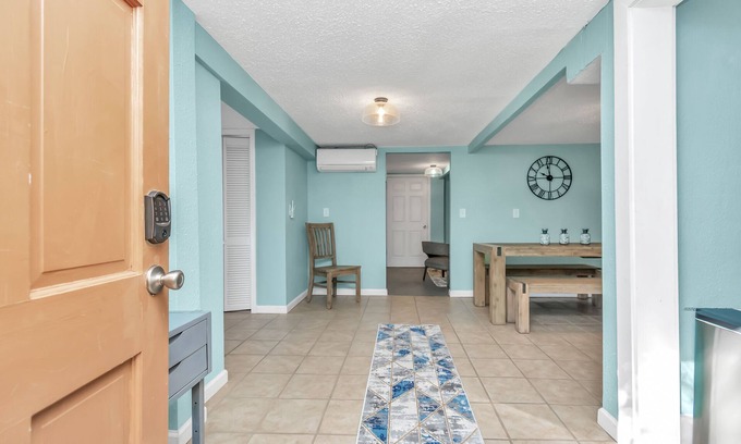 San Jacinto Apartment | Sleep a Group of 7 in this Spacious Galveston Studio - Minutes to Beach!