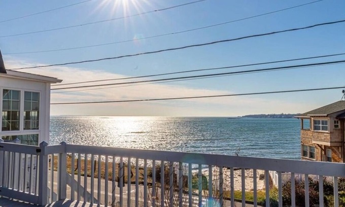 Niantic House | Sleep to the sound of the waves. Watch the sun set from the deck! Secluded beach