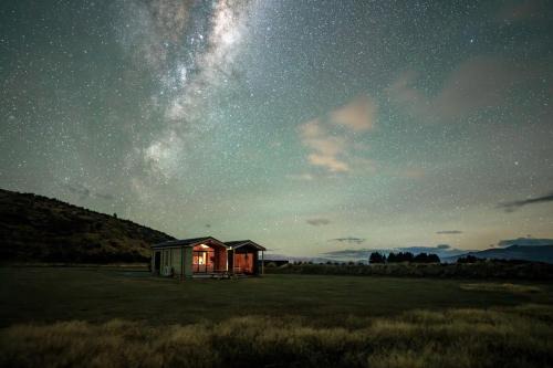 Ben Ohau House | Sleep under the stars at Manuka Starlight