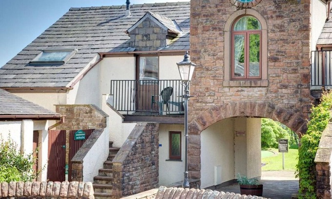 Penrith Cottage | Sleep8 Cottage, disabled access onsite swim pool, gym & restaurant. Late bargain