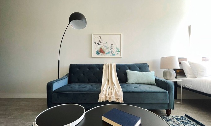 Des Moines Apartment | Sleepover: Lavish Studio and Gym - Des Moinesn