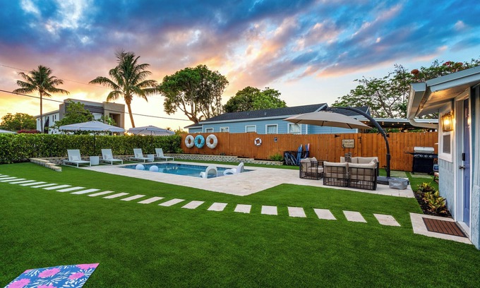 Delray Beach House | Sleeps 11 Walk to Atlantic Pool w/Sun Deck