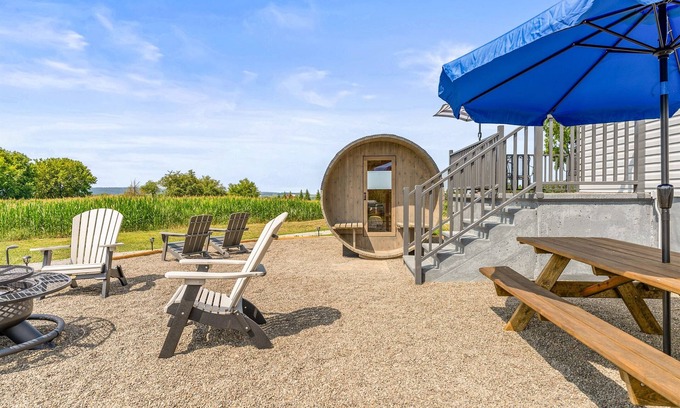 Town of Milo House | Sleeps 12 | Game Room | Sauna | Firepit | Wineries