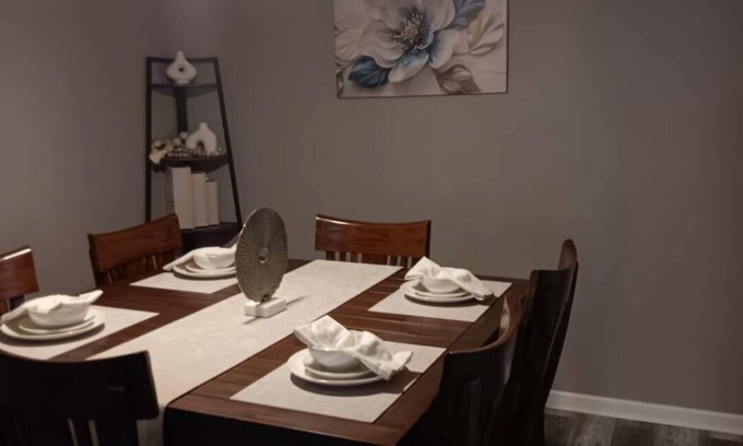 Central City House | SLEEPS 12 IN THE HEART of Corpus Christi. CENTRAL Location, HEB, RESAURANTS.