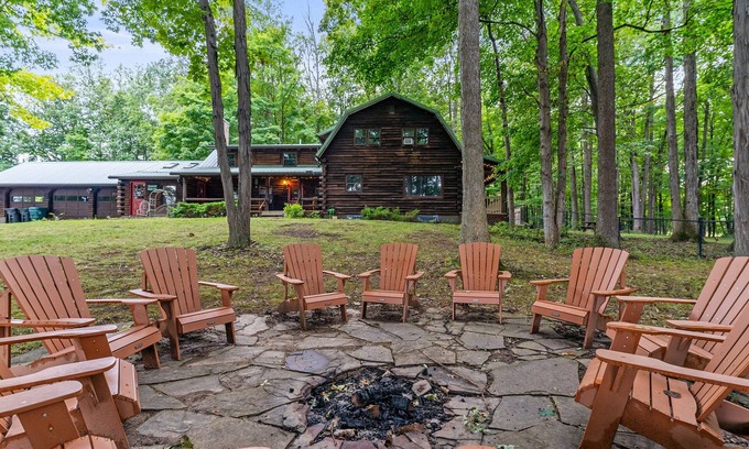 Canandaigua House | Sleeps 12 | Lake views| Hot Tub | Pet Friendly