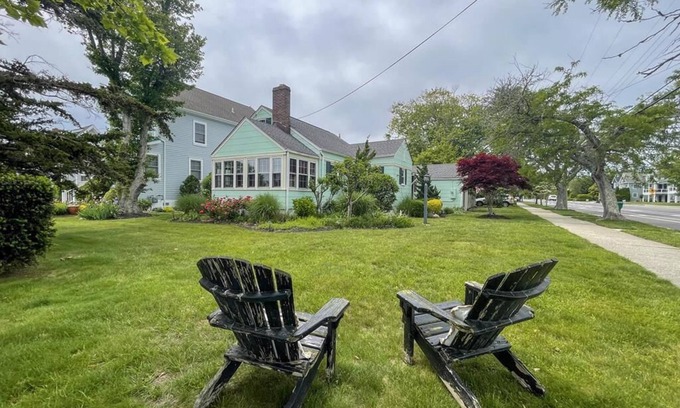 Cape May House | Sleeps 13 Guests. Three blocks to Beach