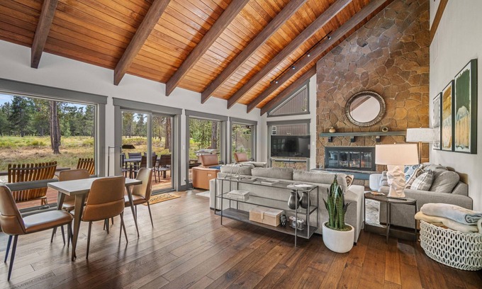 Sunriver House | Sleeps 14+ | 7 bed, 6 bath | SHARC | Peloton