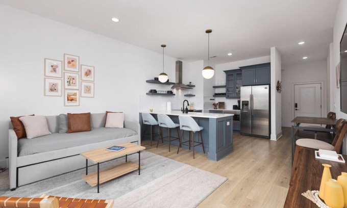 Cleveland Park Apartment | Sleeps 16, 2 Condos Side-by-Side - Only 3 miles Broadway