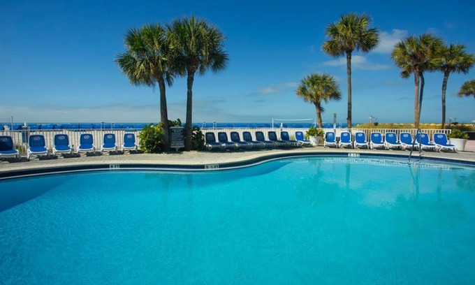 St. Pete Beach Resort | Sleeps 16! 4 Family-Friendly Units, Pool, Beach,, Parking