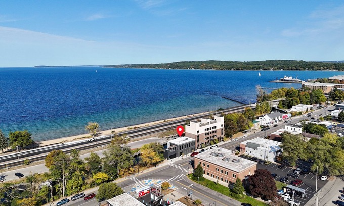 Traverse City Condo | Sleeps 16- Downtown Traverse City Newly Constructed Luxury Condo