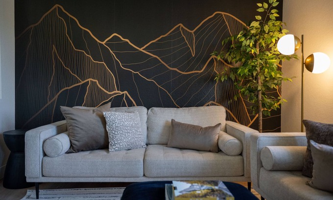 Berkley House | Sleeps 16 - Minutes to Downtown DENVER! Red Rocks! Great Backyard!