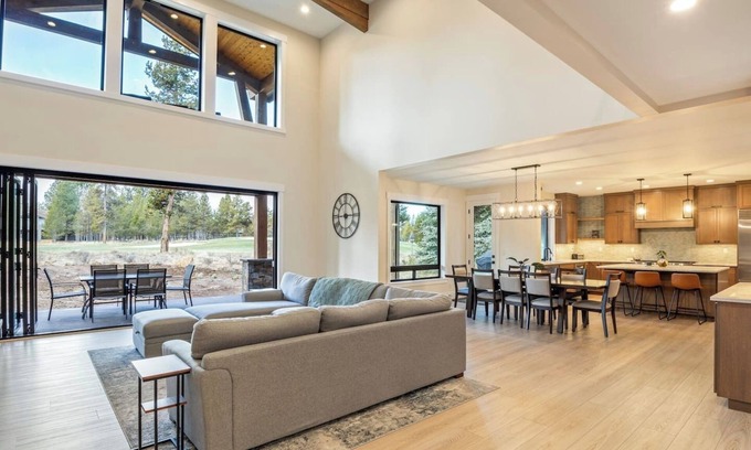 Sunriver House | Sleeps 18 | 7 bed, 7.5 bath | EV | Hot tub | SHARC