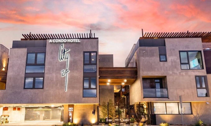 Middletown House | Sleeps 2 — Bay Views, Parking, Rooftop, Priv Patio