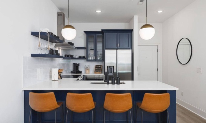 Cleveland Park Apartment | Sleeps 20, 3 Condos Side-by-Side, 10 minutes to Broadway