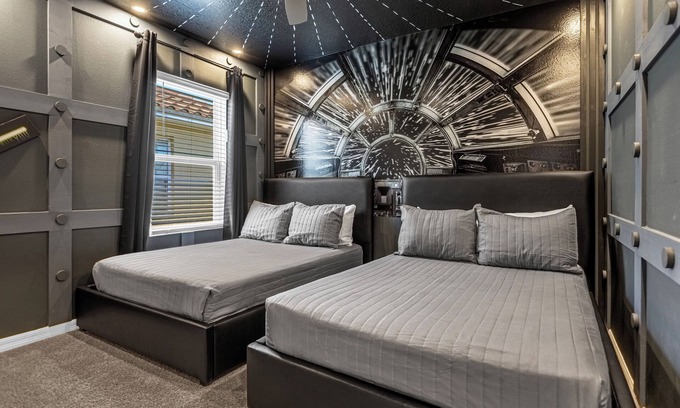 Sunridge Woods House | Sleeps 20, Pool + Hot Tub, Resort, 15 min - Disney