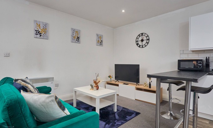 Chapeltown Apartment | Sleeps 3: Perfect for Family & Business Relocations - FREE WiFi
