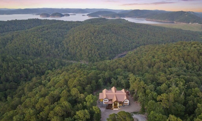 Broken Bow Cabin | Sleeps 30 * 7 Bdr-18 Beds * Lake Views * Handicap Accessible * Pet Friendly