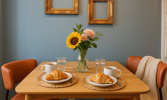 Gayborhood Apartment | Sleeps 5+Floriographic+King Bd Loft+Walk Score 98