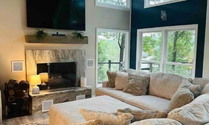 Marion House | Sleeps 8, Amazing Water views, sunsets, boat dock with swim pad and kayaks,